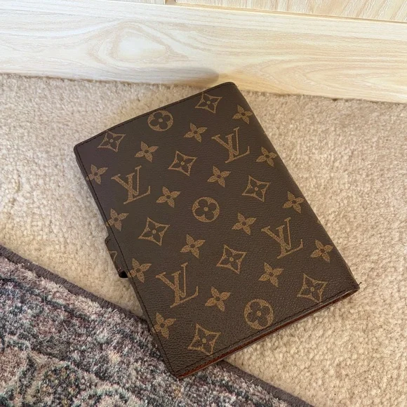 MM Agenda with Monthly Inserts - Picture 3 of 7